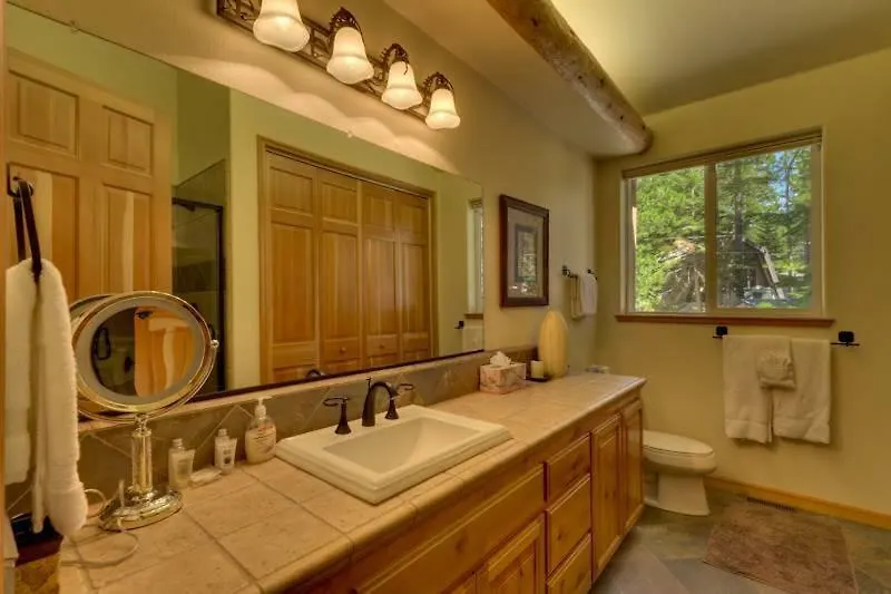 Semesterbostad Mv16: Bear Lair Estate With Hot Tub Pn1133 Villa South Lake Tahoe USA